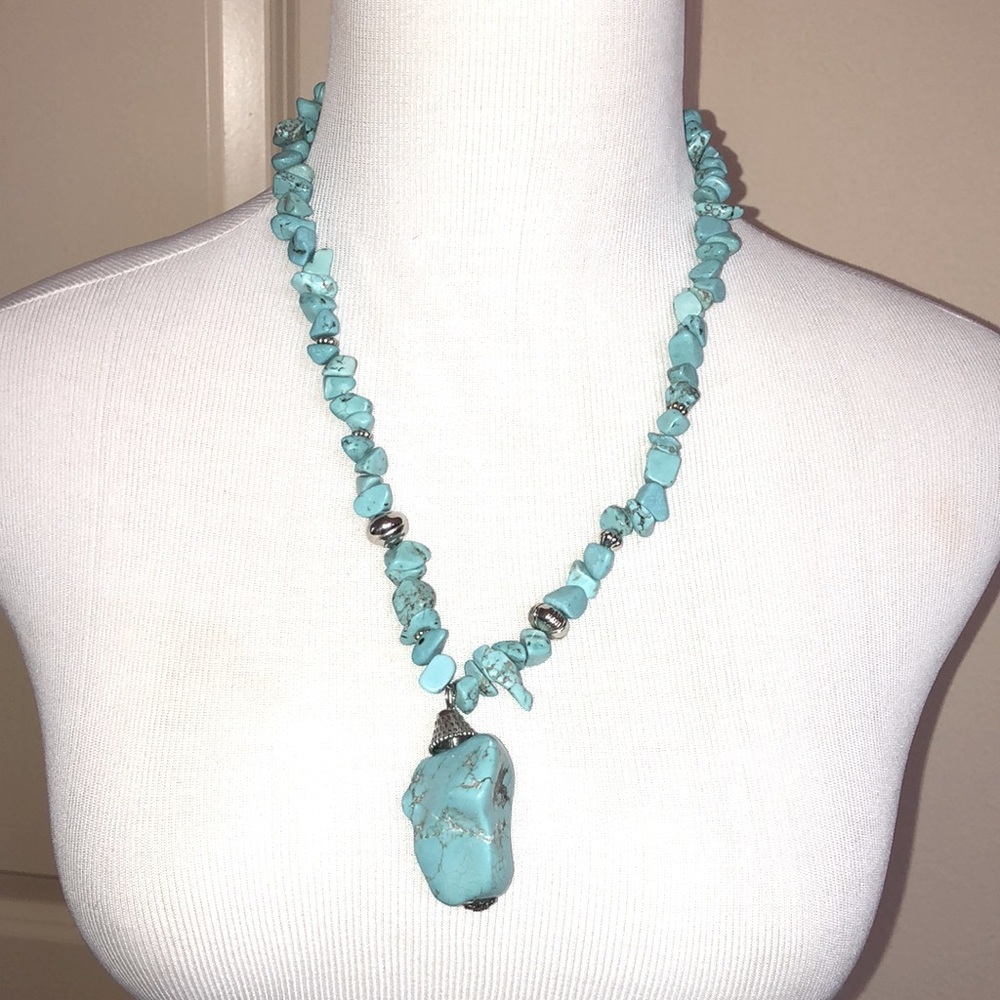 NWOT Blue stone necklace